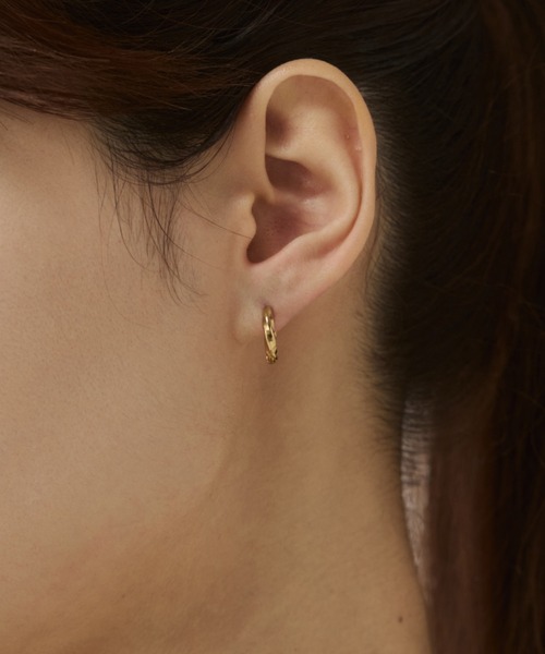 ciite' surgical stainless(シーテサージカルステンレス)の「【 金属アレルギー対応 】ツイスト ミニフープピアス サージカルステンレス(両耳用)(ピアス(両耳用)・レディース・ゴールド/シルバー・FREE)」の9枚目の写真