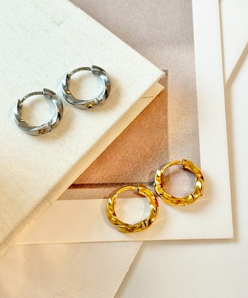 ciite' surgical stainless(シーテサージカルステンレス)の「【 金属アレルギー対応 】ツイスト ミニフープピアス サージカルステンレス(両耳用)(ピアス(両耳用)・レディース・ゴールド/シルバー・FREE)」の14枚目の写真