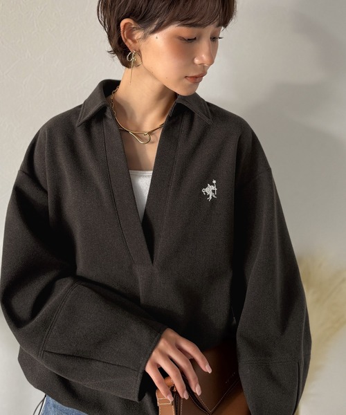 Classical Evon(クラシカルエヴォン)の「【Classical Evon】優しく上品見え。圧縮ニット襟付きキーネックプルオーバー(Tシャツ/カットソー・レディース・ベージュ/チャコール/ブラウン・LARGE/MEDIUM/SMALL/X-LARGE)」の8枚目の写真