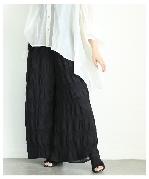 Sawa a la mode(サワアラモード)の「サイドスリット入りシフォンレイヤードギャザーワイドパンツ(その他パンツ・レディース・ブラック・FREE)」の2枚目の写真