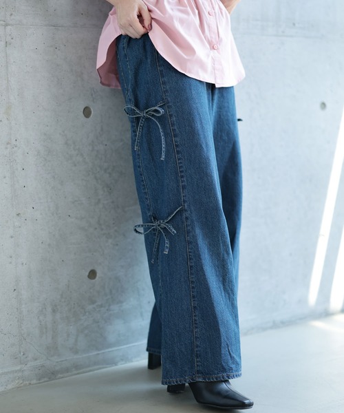 Ruwan yu(ルワンユー)の「サイドリボンワイドデニムパンツ【大きいサイズ対応】(デニムパンツ・レディース・ネイビー・LL/3L/4L/L)」の1枚目の写真