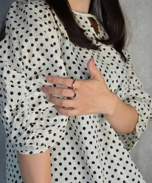 BROTHERHOOD(ブラザーフッド)の「【earyear】Wavy Mirage Double Finger Ring(リング・レディース・ゴールド・FREE)」の14枚目の写真