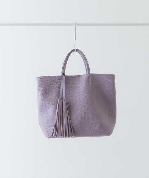 RODE SKO（ロデスコ）の「タッセル軽量2WAYシンプルトートバッグ（トートバッグ・レディース・ブラック/シルバー/ゴールド/ホワイト系その他/グレー系その他/ブラウン系その他/パープル系その他・ONE）」の5枚目の写真