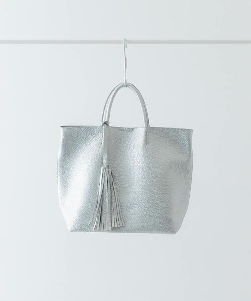 RODE SKO（ロデスコ）の「タッセル軽量2WAYシンプルトートバッグ（トートバッグ・レディース・ブラック/シルバー/ゴールド/ホワイト系その他/グレー系その他/ブラウン系その他/パープル系その他・ONE）」の6枚目の写真