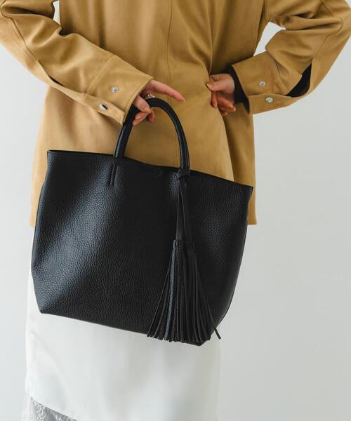 RODE SKO（ロデスコ）の「タッセル軽量2WAYシンプルトートバッグ（トートバッグ・レディース・ブラック/シルバー/ゴールド/ホワイト系その他/グレー系その他/ブラウン系その他/パープル系その他・ONE）」の18枚目の写真