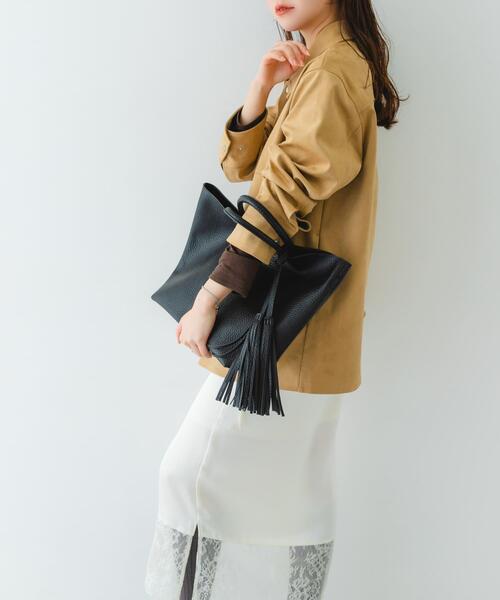 RODE SKO（ロデスコ）の「タッセル軽量2WAYシンプルトートバッグ（トートバッグ・レディース・ブラック/シルバー/ゴールド/ホワイト系その他/グレー系その他/ブラウン系その他/パープル系その他・ONE）」の21枚目の写真