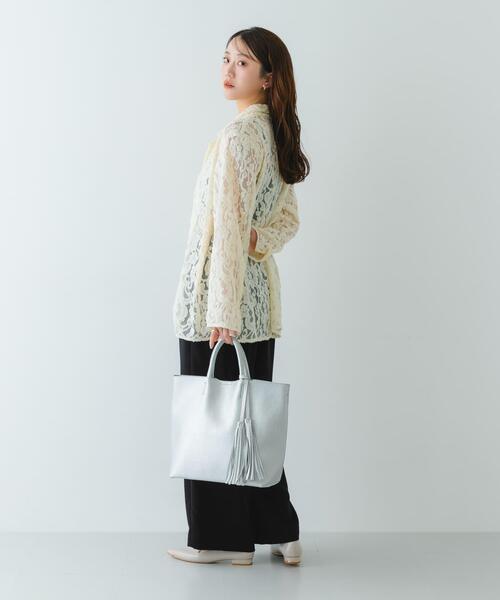 RODE SKO（ロデスコ）の「タッセル軽量2WAYシンプルトートバッグ（トートバッグ・レディース・ブラック/シルバー/ゴールド/ホワイト系その他/グレー系その他/ブラウン系その他/パープル系その他・ONE）」の14枚目の写真