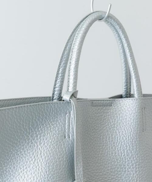 RODE SKO（ロデスコ）の「タッセル軽量2WAYシンプルトートバッグ（トートバッグ・レディース・ブラック/シルバー/ゴールド/ホワイト系その他/グレー系その他/ブラウン系その他/パープル系その他・ONE）」の13枚目の写真