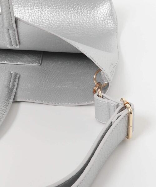 RODE SKO（ロデスコ）の「タッセル軽量2WAYシンプルトートバッグ（トートバッグ・レディース・ブラック/シルバー/ゴールド/ホワイト系その他/グレー系その他/ブラウン系その他/パープル系その他・ONE）」の8枚目の写真