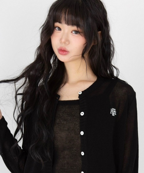 muahmuah(ムーアムーア)の「A'GEM/9 × .kom 『muah muah/ムーアムーア』REGULAR FIT ROUND CARDIGAN/レギュラーフィットラウンドカーディガン(カーディガン/ボレロ・レディース・アイボリー/ブラック/グリーン・FREE)」の4枚目の写真