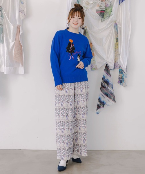 ScoLar(スカラー)の「153638:女の子とワンちゃん刺繍アップリケ ニットプルオーバー(ニット/セーター・レディース・アイボリー/ブルー・M)」の3枚目の写真