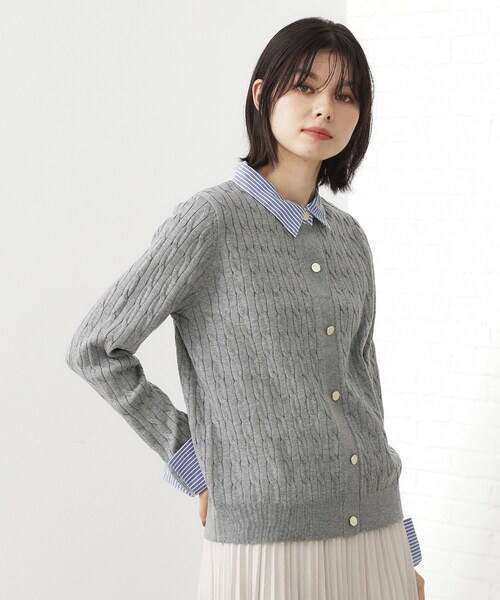 THE SHOP TK （ザ ショップ ティーケー ）の「【着るだけでコーデ完成】シャツレイヤード風 ケーブルニット（ニット/セーター・レディース・ネイビー/アイボリー/グレー・13/12）」の13枚目の写真