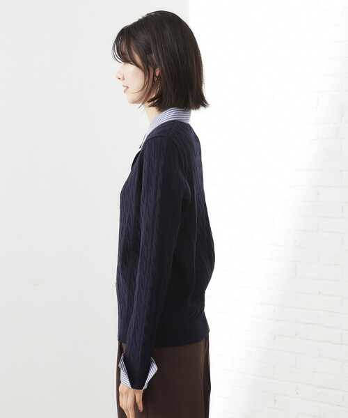 THE SHOP TK （ザ ショップ ティーケー ）の「【着るだけでコーデ完成】シャツレイヤード風 ケーブルニット（ニット/セーター・レディース・ネイビー/アイボリー/グレー・13/12）」の9枚目の写真
