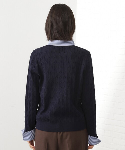 THE SHOP TK （ザ ショップ ティーケー ）の「【着るだけでコーデ完成】シャツレイヤード風 ケーブルニット（ニット/セーター・レディース・ネイビー/アイボリー/グレー・13/12）」の10枚目の写真