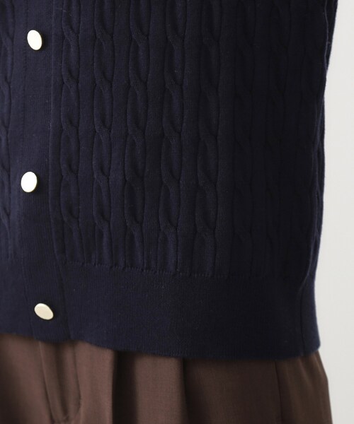 THE SHOP TK （ザ ショップ ティーケー ）の「【着るだけでコーデ完成】シャツレイヤード風 ケーブルニット（ニット/セーター・レディース・ネイビー/アイボリー/グレー・13/12）」の5枚目の写真