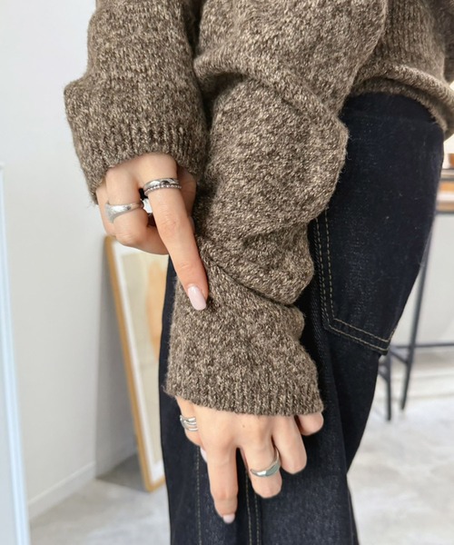 Jewelobe(ジュエローブ)の「ワイドオフショルミックス編みニットトップス(ニット/セーター・レディース・ブラウン/グレー・FREE)」の11枚目の写真