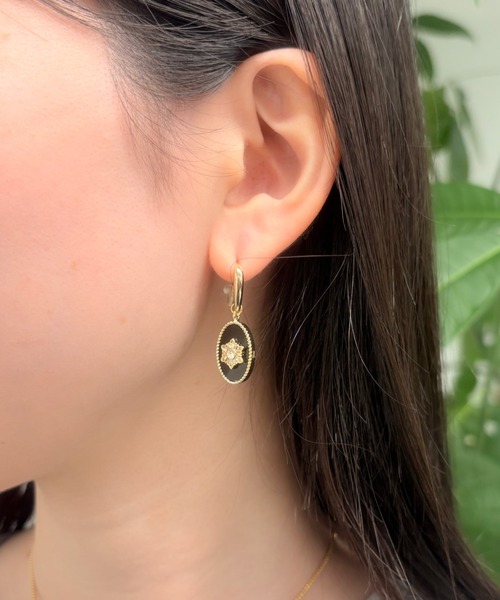 LANVIN en Bleu(ランバンオンブルー)の「オーバルモチーフ ピアス(ピアス(両耳用)・レディース・ブラック/ホワイト・ONE SIZE)」の6枚目の写真