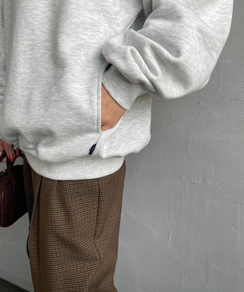 THOUSAND MILE（サウザンドマイル）の「[THOUSAND MILE/サウザンドマイル] 別注 バックプリント クルーネックスウェット（スウェット・レディース・ブラック/チャコールグレー/ライトグレー/ベージュ・S/L/XL/M）」の19枚目の写真