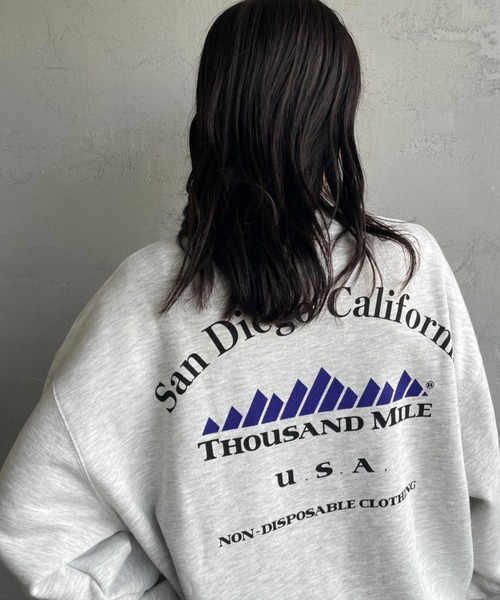 THOUSAND MILE（サウザンドマイル）の「[THOUSAND MILE/サウザンドマイル] 別注 バックプリント クルーネックスウェット（スウェット・レディース・ブラック/チャコールグレー/ライトグレー/ベージュ・S/L/XL/M）」の18枚目の写真