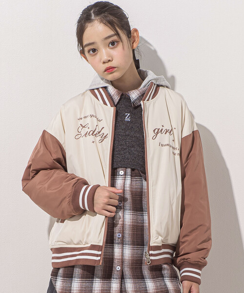 ZIDDY（ジディ）の「【 ニコ☆プチ 掲載 】リバーシブルブルゾン(130~160cm)（スタジャン・キッズ・ブラック/オフホワイト・150cm/FREE/130cm/140cm）」の2枚目の写真