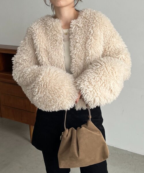 CAPRICIEUX LE'MAGE（カプリシューレマージュ）の「【リバーシブル】〈C.L〉ボアリバショートジャケット（ブルゾン・レディース・ホワイト系その他/ブラック・FREE）」の3枚目の写真