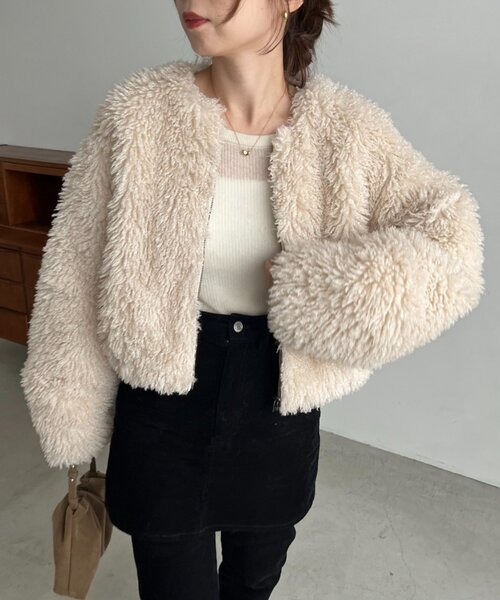 CAPRICIEUX LE'MAGE（カプリシューレマージュ）の「【リバーシブル】〈C.L〉ボアリバショートジャケット（ブルゾン・レディース・ホワイト系その他/ブラック・FREE）」の4枚目の写真