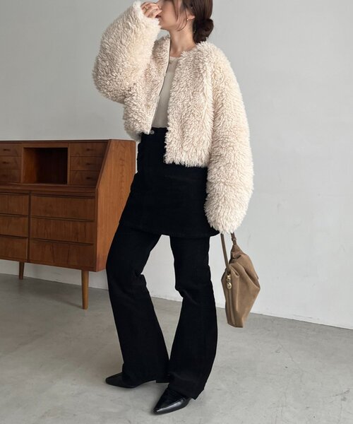 CAPRICIEUX LE'MAGE（カプリシューレマージュ）の「【リバーシブル】〈C.L〉ボアリバショートジャケット（ブルゾン・レディース・ホワイト系その他/ブラック・FREE）」の5枚目の写真