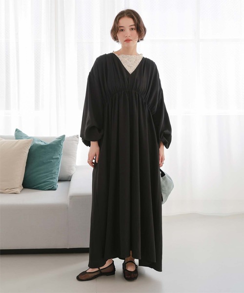 titivate(ティティベイト)の「Vネックカフタンワンピース(ワンピース・レディース・ブラック/グレイッシュベージュ・L/M/S/SP)」の1枚目の写真