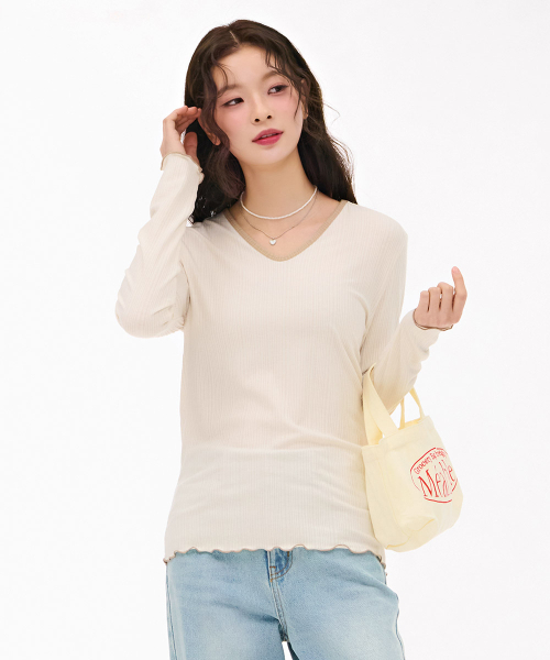 CHASECULT(チェイスカルト)の「レディースフリルVネックTシャツ-ベージュ(Tシャツ/カットソー・レディース・ベージュ・95/90/85)」の3枚目の写真