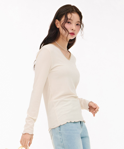 CHASECULT(チェイスカルト)の「レディースフリルVネックTシャツ-ベージュ(Tシャツ/カットソー・レディース・ベージュ・95/90/85)」の4枚目の写真