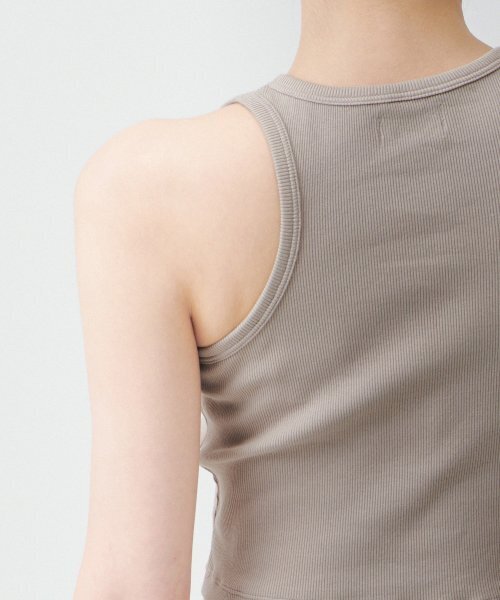 MUSINSA STANDARD WOMAN（ムシンサスタンダードウーマン）の「ウィメンズレーサーバッククロップタンクトップ[グレーシュベージュ]（Tシャツ/カットソー・レディース・その他・SMALL/MEDIUM/LARGE/X-SMALL）」の6枚目の写真