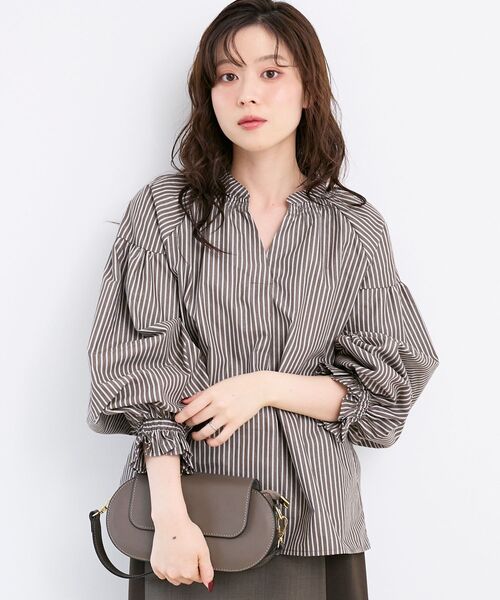 le.coeur blanc（ルクールブラン）の「シャーリングネックブラウス（シャツ/ブラウス・レディース・グレー・38）」の3枚目の写真