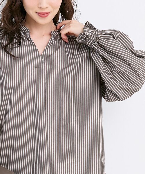 le.coeur blanc（ルクールブラン）の「シャーリングネックブラウス（シャツ/ブラウス・レディース・グレー・38）」の5枚目の写真