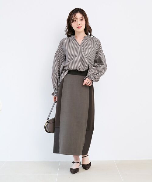 le.coeur blanc（ルクールブラン）の「シャーリングネックブラウス（シャツ/ブラウス・レディース・グレー・38）」の10枚目の写真
