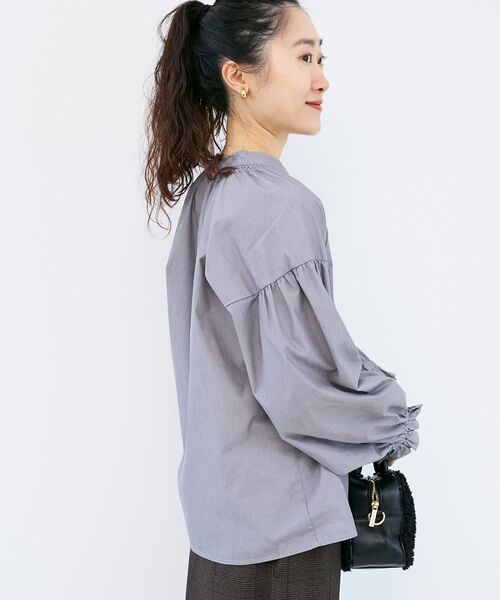 le.coeur blanc（ルクールブラン）の「シャーリングネックブラウス（シャツ/ブラウス・レディース・グレー・38）」の19枚目の写真