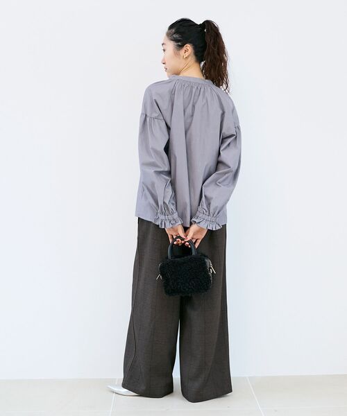 le.coeur blanc（ルクールブラン）の「シャーリングネックブラウス（シャツ/ブラウス・レディース・グレー・38）」の22枚目の写真