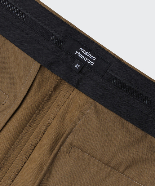 MUSINSA STANDARD（ムシンサスタンダード）の「テーパード隠しバンディングクロップドスラックス[キャメル]（スラックス・メンズ・その他・26/27/28/29/36/34/32/30/31/33/40/38/42）」の4枚目の写真