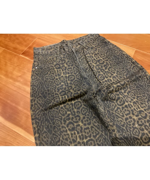 Bling Leads(ブリングリーズ)の「【Bls】【Bling Leads】ヒョウ柄テーパードパンツ(デニムパンツ・メンズ・ブラウン・MEDIUM/LARGE)」の4枚目の写真