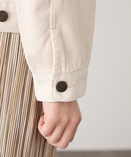 OMNES(オムネス)の「ノーカラーデニムジャケット(デニムジャケット・レディース・アイボリー・M)」の14枚目の写真