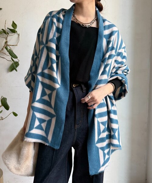 DouDou（ドゥドゥ）の「【WEB限定】幾何柄プリントストール（ストール/ショール・レディース・アイボリー/ブルー・FREE）」の9枚目の写真