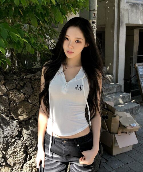 MUCENT(ムセント)の「ルエンシグネチャースリムフードスリーブレスナシ (4カラー)(Tシャツ/カットソー・レディース・チャコールグレー/グレー/ブラック/ホワイト・FREE)」の15枚目の写真