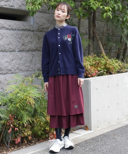 SUPER HAKKA(スーパーハッカ)の「ポリエステルレーヨンウールストレッチフローレットウィスパーワンポイント刺繍レイヤードティアードスカート(裏地付き)(スカート・レディース・ネイビー/ボルドー/ベージュ・FREE)」の6枚目の写真