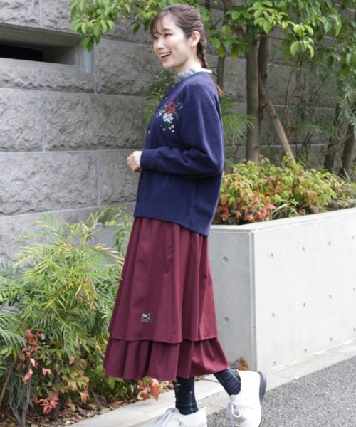 SUPER HAKKA(スーパーハッカ)の「ポリエステルレーヨンウールストレッチフローレットウィスパーワンポイント刺繍レイヤードティアードスカート(裏地付き)(スカート・レディース・ネイビー/ボルドー/ベージュ・FREE)」の7枚目の写真