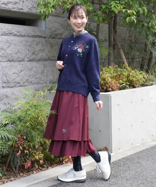 SUPER HAKKA(スーパーハッカ)の「ポリエステルレーヨンウールストレッチフローレットウィスパーワンポイント刺繍レイヤードティアードスカート(裏地付き)(スカート・レディース・ネイビー/ボルドー/ベージュ・FREE)」の8枚目の写真