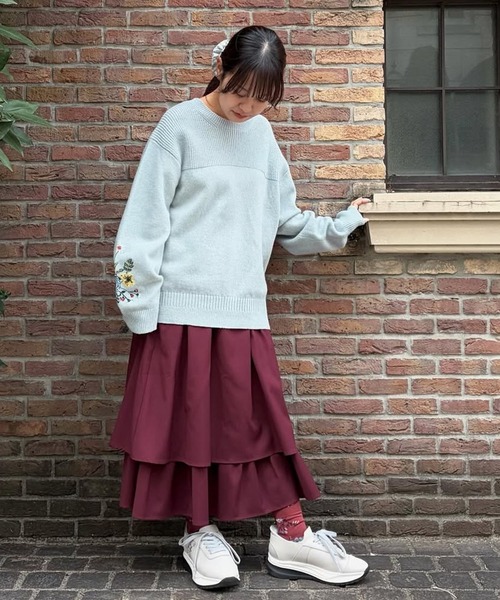 SUPER HAKKA(スーパーハッカ)の「ポリエステルレーヨンウールストレッチフローレットウィスパーワンポイント刺繍レイヤードティアードスカート(裏地付き)(スカート・レディース・ネイビー/ボルドー/ベージュ・FREE)」の9枚目の写真