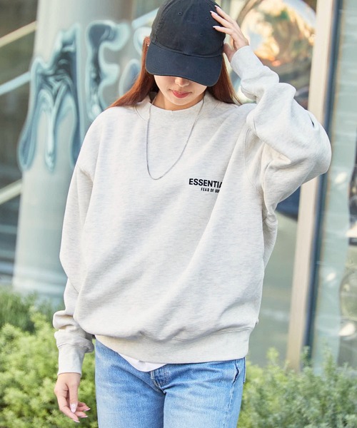 FOG ESSENTIALS（エフオージーエッセンシャルズ）の「FOG ESSENTIALS/エッセンシャルズ 22SS BACK LOGO CREW SWEAT SHIRTS フロッキープリントスウェット（スウェット・メンズ・オートミール・S/M/L/XL）」の3枚目の写真