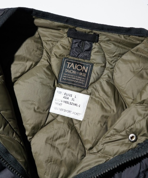 TAION（タイオン）の「TAION / タイオン MILITARY M65 LINER W-ZIP SHORT DOWN JACKET (TAION-M65LSZBML-1SH) ミリタリー M65 ライナーWジップ ショートダウンジャケット ソフトシェル（ダウンジャケット/コート・メンズ・カモフラージュ/ダークネイビー/ブラック/オリーブ/オフホワイト・SMALL/MEDIUM/LARGE/X-LARGE）」の20枚目の写真