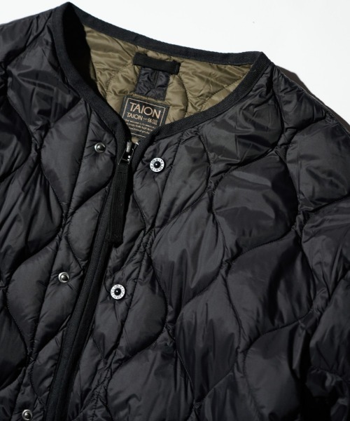 TAION（タイオン）の「TAION / タイオン MILITARY M65 LINER W-ZIP SHORT DOWN JACKET (TAION-M65LSZBML-1SH) ミリタリー M65 ライナーWジップ ショートダウンジャケット ソフトシェル（ダウンジャケット/コート・メンズ・カモフラージュ/ダークネイビー/ブラック/オリーブ/オフホワイト・SMALL/MEDIUM/LARGE/X-LARGE）」の21枚目の写真
