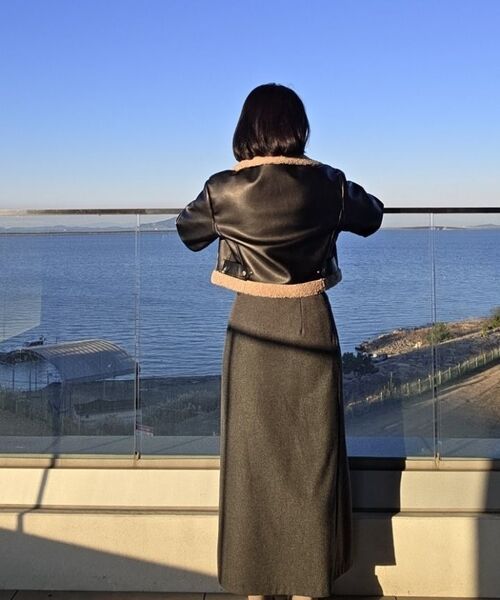 KOLEAT(コレット)の「WOMEN クロップオーバーフィット B-3 マスタングフリースジャケット Black_Beige(ムートンコート・レディース・ブラック×ベージュ・FREE)」の2枚目の写真