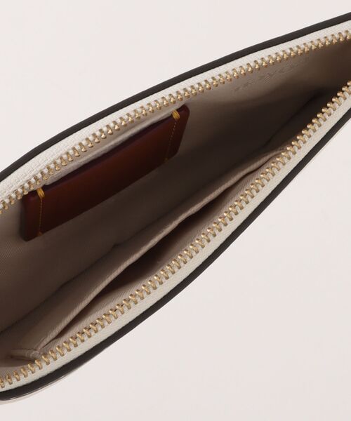 COACH（コーチ）の「【DISNEY X COACH】エッセンシャル スモール リストレット / プルート（ポーチ・レディース・ホワイト系その他・ONE）」の2枚目の写真